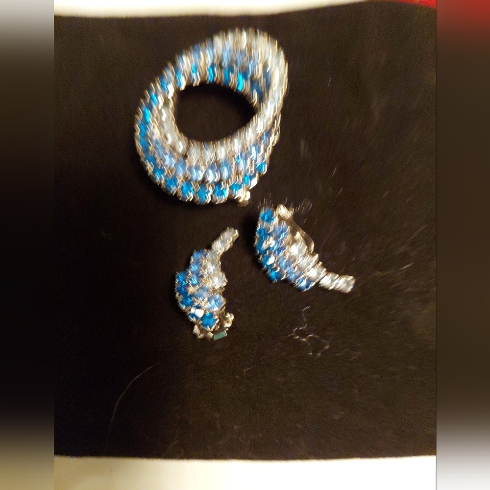 Vintage Trio Blue Rhinestone Brooch & Clip on Earrings. - Picture 2 of 8